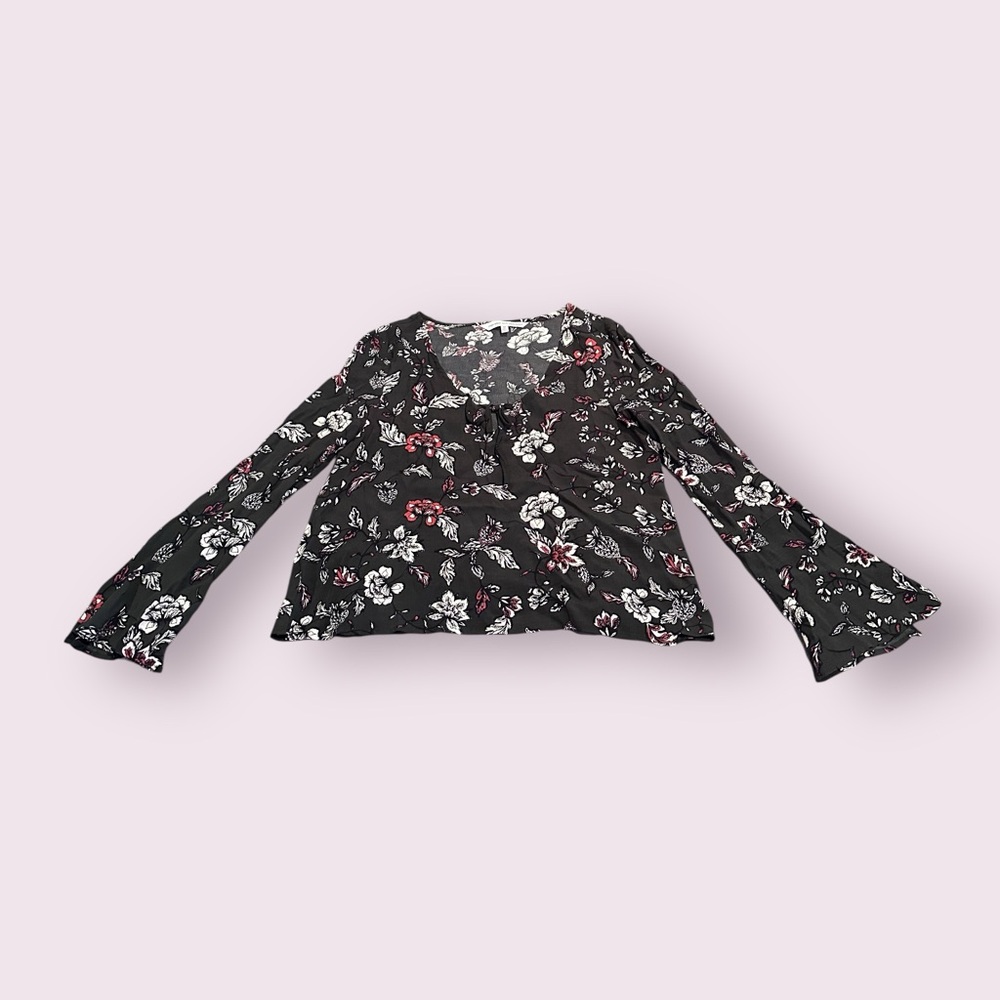 Women's cupcakes & cashmere Dark Gray Floral Blouse Tie And Sleeve Detail Medium